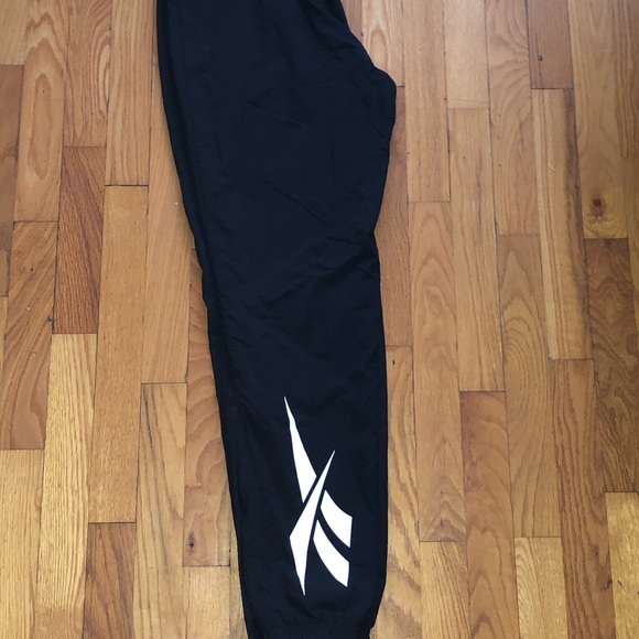 Reebok classic black joggers worn once - Picture 5 of 6